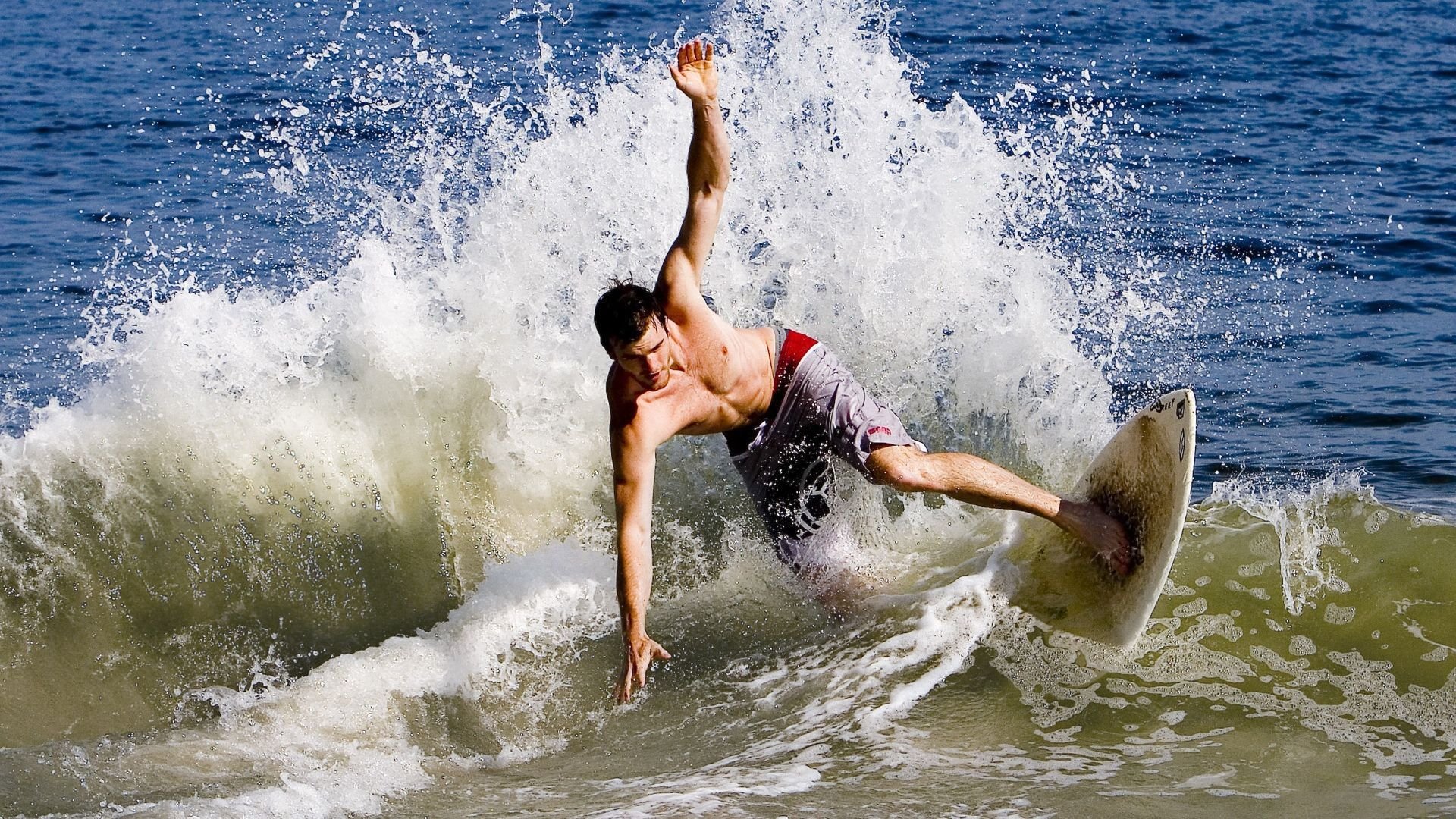 欧洲冠军联赛半决赛激战正酣，强队争夺决赛席位，欧洲冠军联赛视频